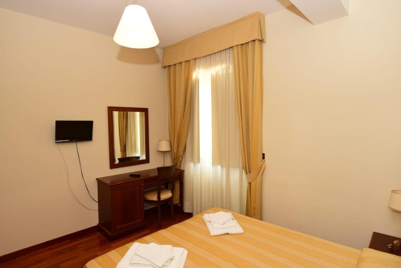 Albergo La Locanda Degli Apolidi Atena Lucana Exterior foto