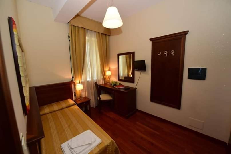Albergo La Locanda Degli Apolidi Atena Lucana Exterior foto