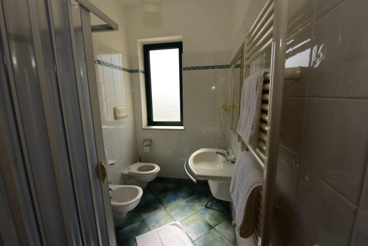 Albergo La Locanda Degli Apolidi Atena Lucana Exterior foto